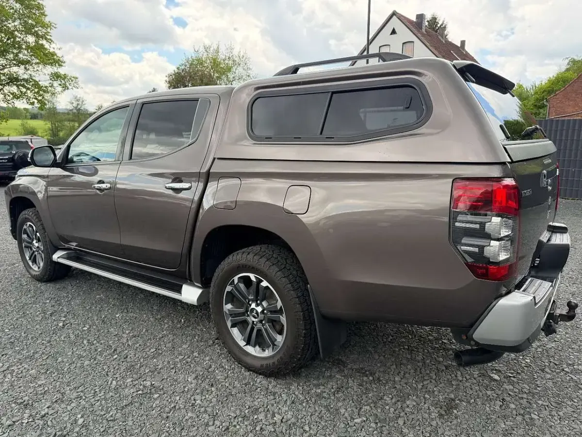Gebraucht Mitsubishi L200 Edition 150 PS (110 kW) 2019 Greyish brown Pickup