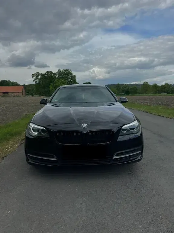 Gebraucht BMW 530 Sport Line 258 PS (189 kW) 2014 Schwarz Limousine