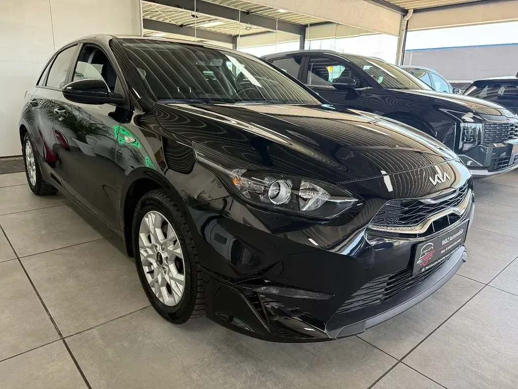 Gebraucht Kia Ceed 140 PS (102 kW) 2024 Schwarz Kleinwagen