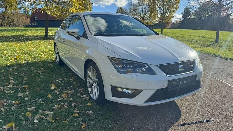 Weiß Gebraucht 2017 Seat Leon SC FR Kleinwagen | 12.488 € (Fairer Preis) - Bild 1/4