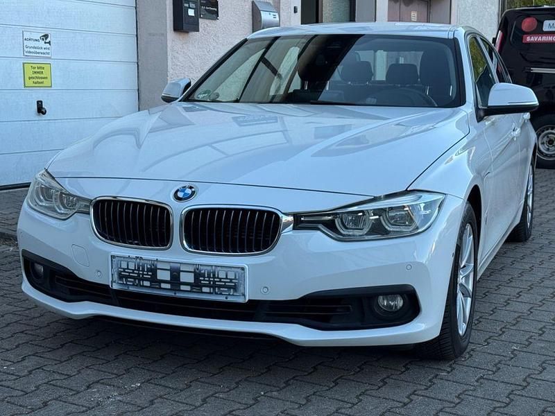 Gebraucht BMW 330e Advantage 184 PS (135 kW) 2016 Alpinweiss iii Limousine
