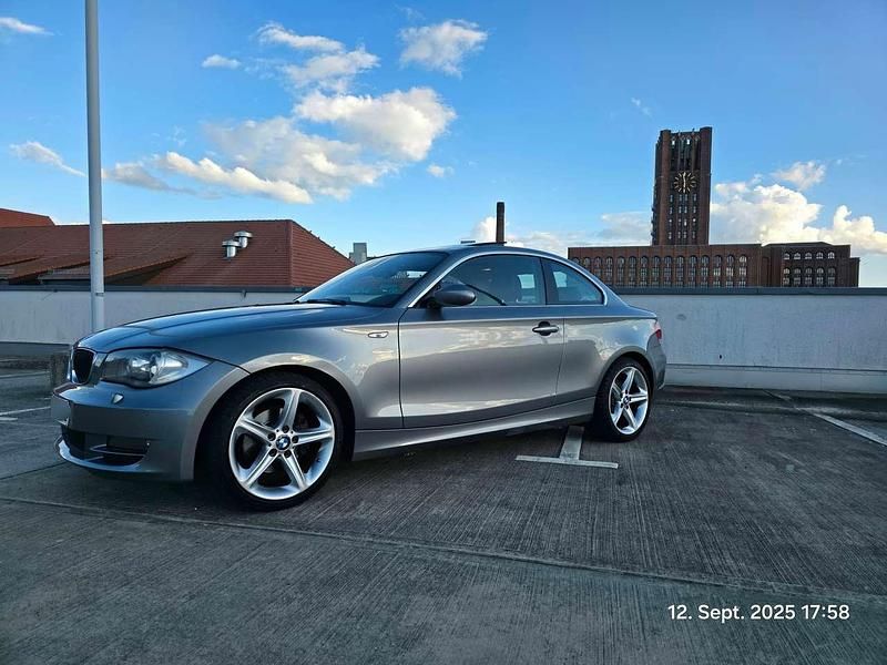 Grau Gebraucht 2009 BMW 125 Coupé Advantage Coupé | 17.800 € (Etwas zu teuer) - Bild 1/4