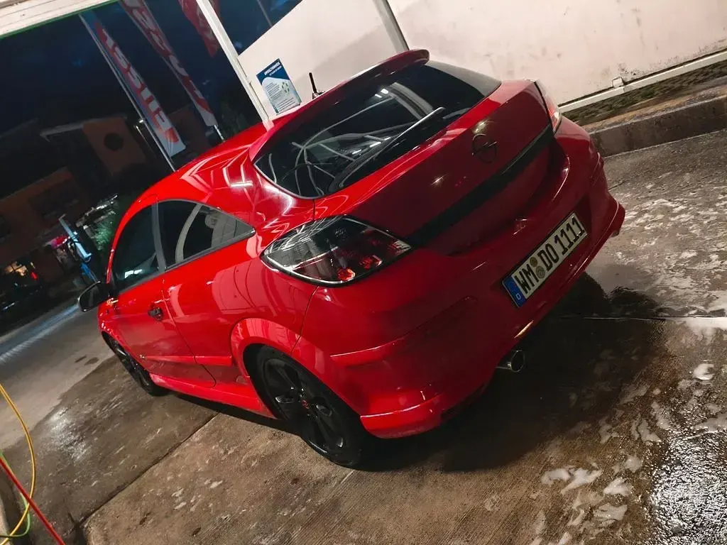 Gebraucht Opel Astra GTC Sport 140 PS (102 kW) 2009 Rot Limousine