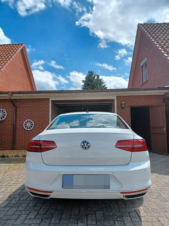 Gebraucht VW Passat Highline 239 PS (175 kW) 2016 Weiß Limousine