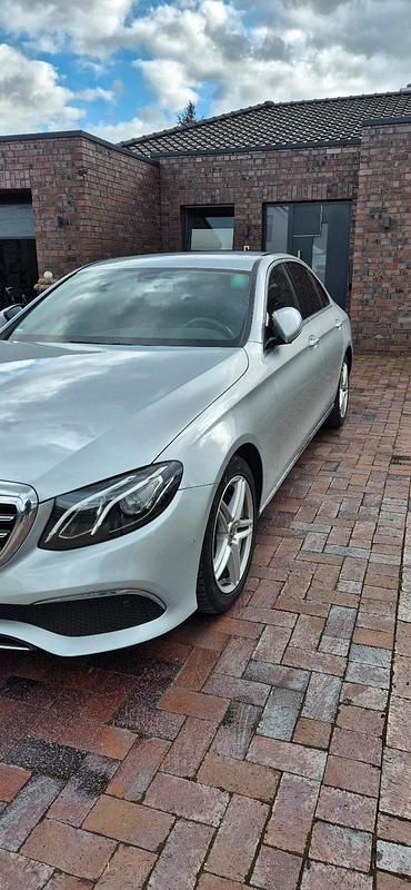Gebraucht Mercedes E200 169 PS (124 kW) 2020 Silber Limousine