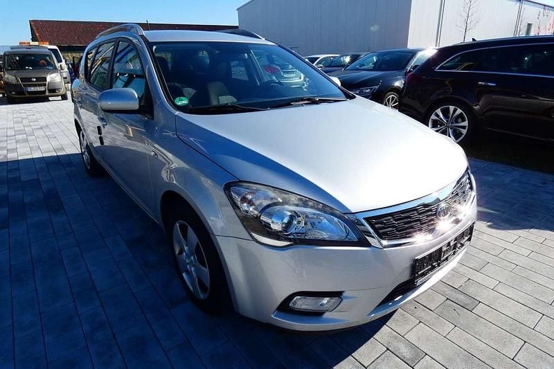 Gebraucht Kia Ceed Sportswagon Vision 90 PS (66 kW) 2011 Kirunasilber met. Kombi
