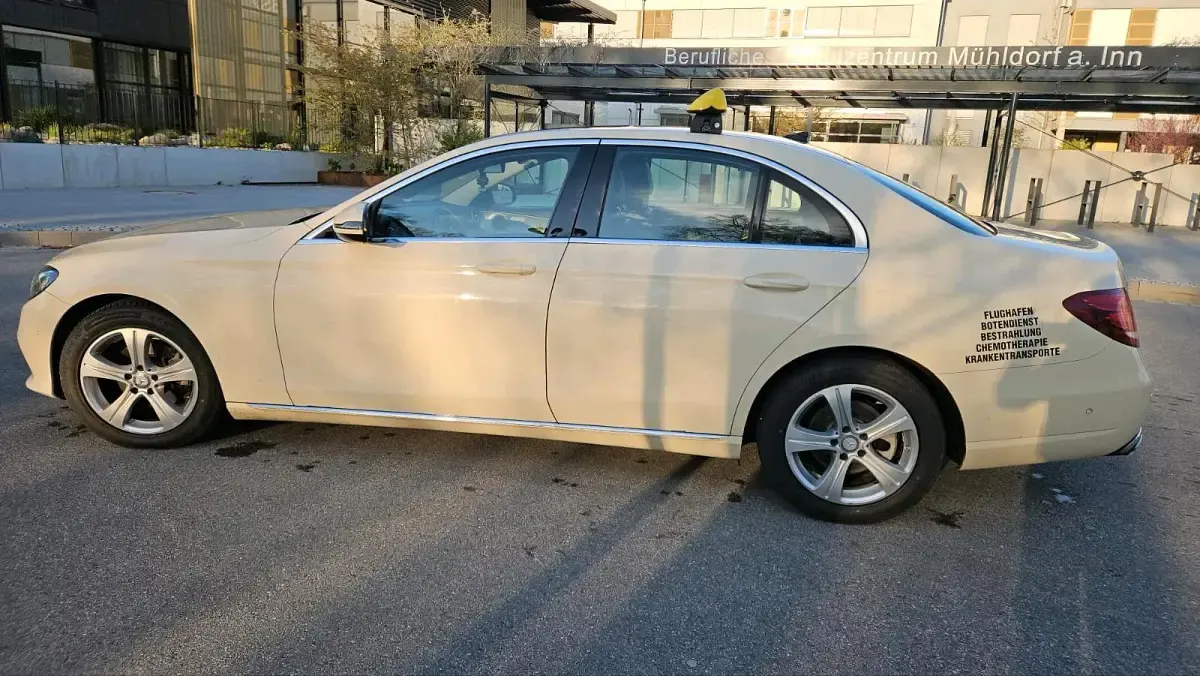Second-hand Mercedes E220 194 CP (142 kW) 2016 Bej Berlinǎ