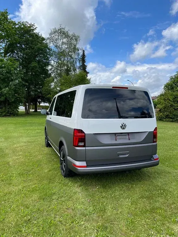 Gebraucht VW Multivan Trendline 150 PS (110 kW) 2021 Weiß Van / Kleinbus