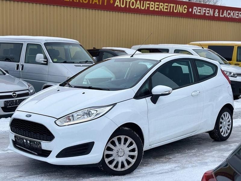 Gebraucht Ford Fiesta 60 PS (44 kW) 2017 Weiß Kleinwagen