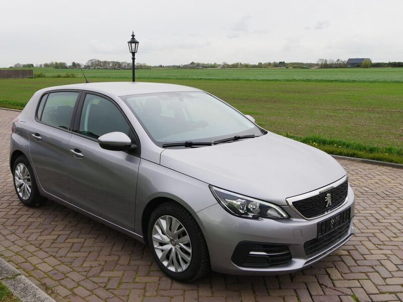 Grau Gebraucht 2018 Peugeot 308 Limousine | 5.999 € (Superpreis) - Bild 1/4