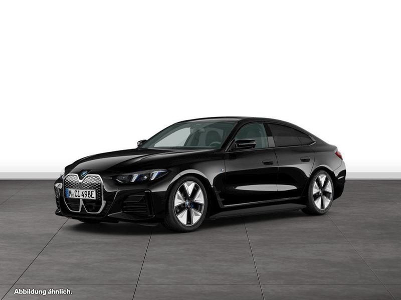 Black sapphire metallic Gebraucht 2024 BMW i4 Comfort Edition Limousine | 52.154 € (Fairer Preis) - Bild 1/3