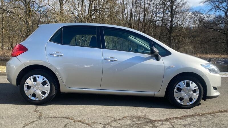 Silber Gebraucht 2009 Toyota Auris Sol Limousine | 3.390 € (Guter Preis) - Bild 1/4