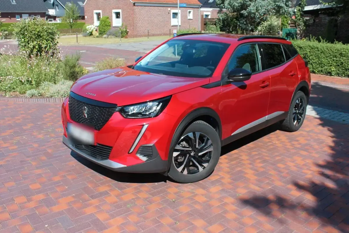 Gebraucht Peugeot 2008 Allure 131 PS (96 kW) 2022 Rot SUV