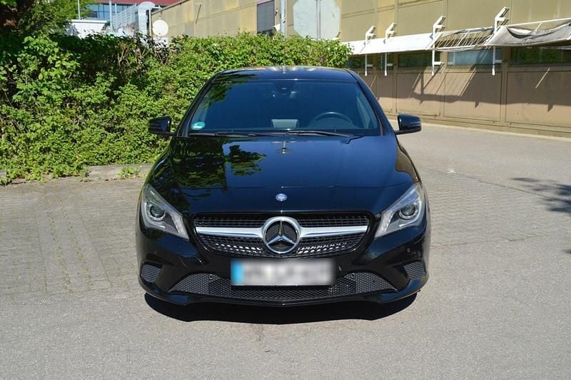 Schwarz Gebraucht 2015 Mercedes CLA180 Shooting Brake Urban Kombi | 15.990 € (Guter Preis) - Bild 1/4