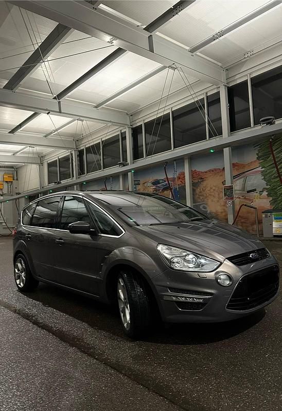 Gebraucht Ford S-MAX Titanium 200 PS (147 kW) 2012 Braun Van / Kleinbus