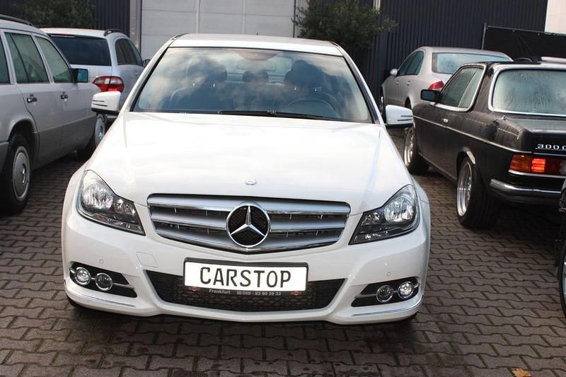 Calcitweiss unilack Gebraucht 2012 Mercedes C180 Limousine | 8.900 € (Fairer Preis) - Bild 1/4