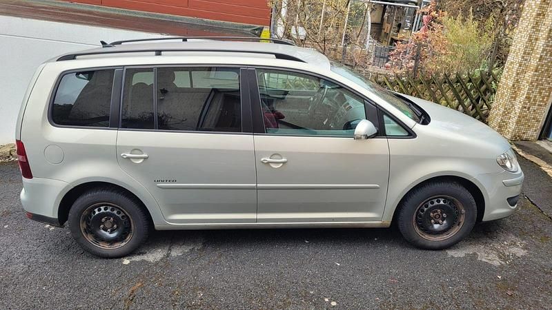 Gebraucht VW Touran 105 PS (77 kW) 2009 Silber Van / Kleinbus