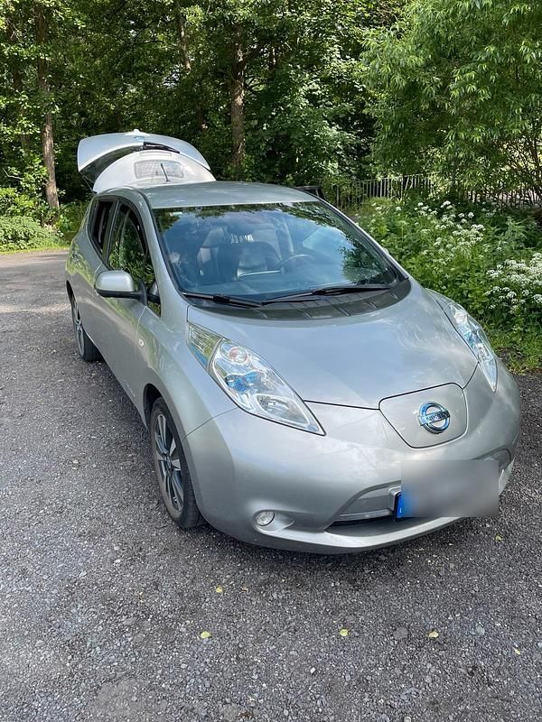 Grau Gebraucht 2016 Nissan Leaf Tekna Kleinwagen | 5.500 € (Superpreis) - Bild 1/4