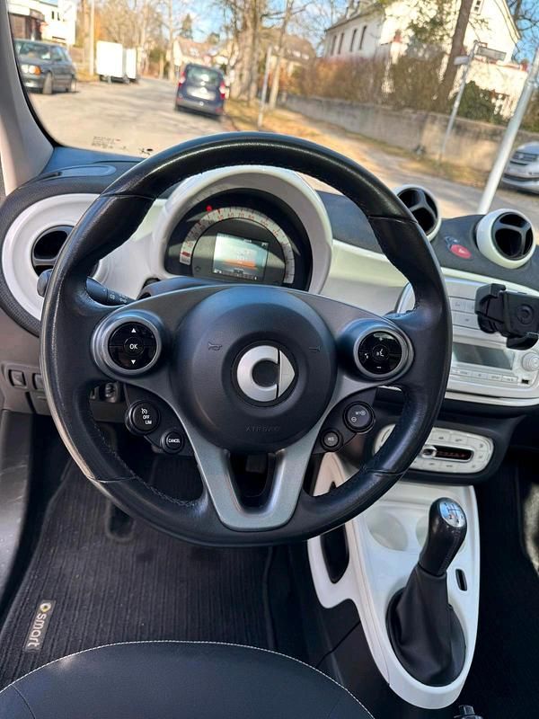 Gebraucht Smart ForFour 71 PS (52 kW) 2015 Schwarz Kleinwagen