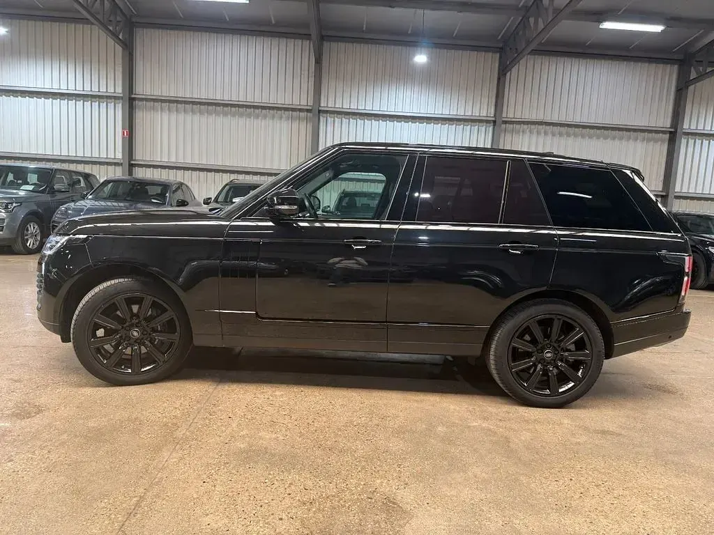 Second-hand Land Rover Range Rover Vogue 300 CP (220 kW) 2019 Negru SUV