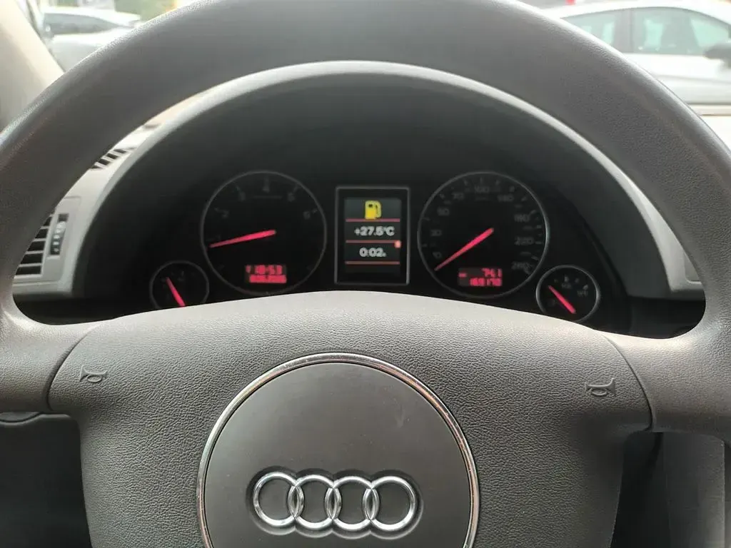 Gebraucht Audi A4 131 PS (96 kW) 2002 Silber Limousine