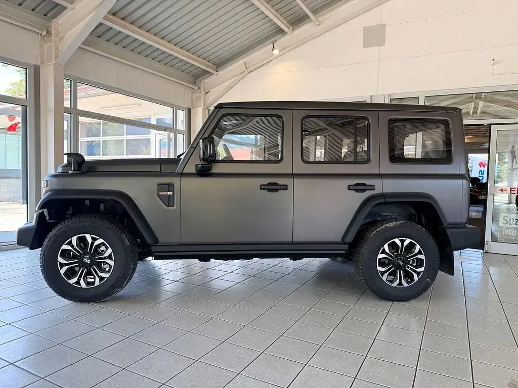 Neu BAW 212 166 PS (122 kW) 2026 Schwarz SUV