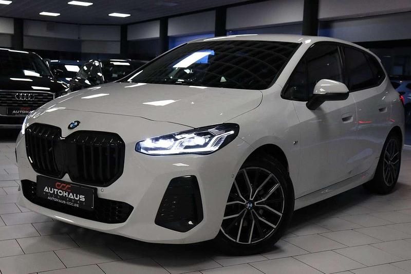 Alpinweiss iii Gebraucht 2024 BMW 218 M Sport Van / Kleinbus | 24.490 € (Fairer Preis) - Bild 1/4
