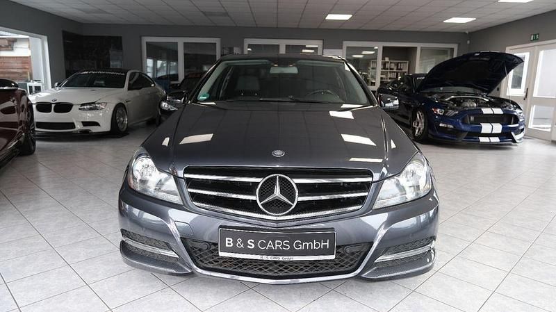 Grau Gebraucht 2013 Mercedes C220 Limousine | 9.900 € (Fairer Preis) - Bild 1/4