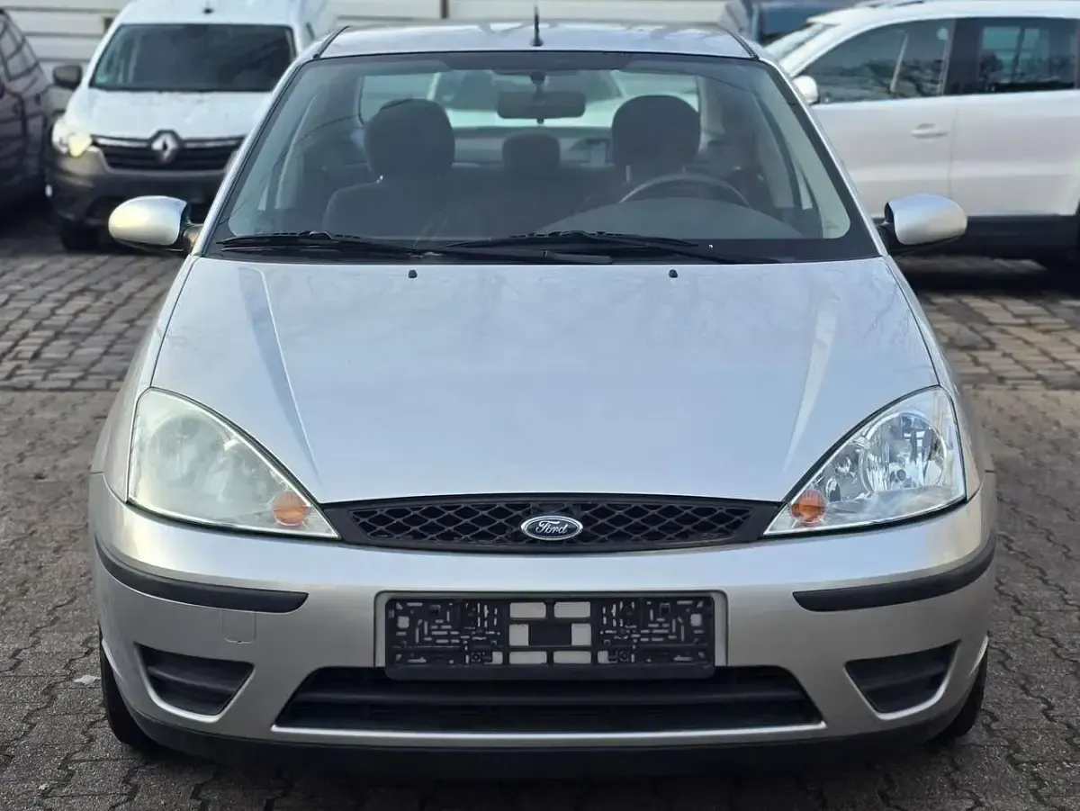 Second-hand Ford Focus Viva 101 CP (74 kW) 2004 Argintiu Berlinǎ