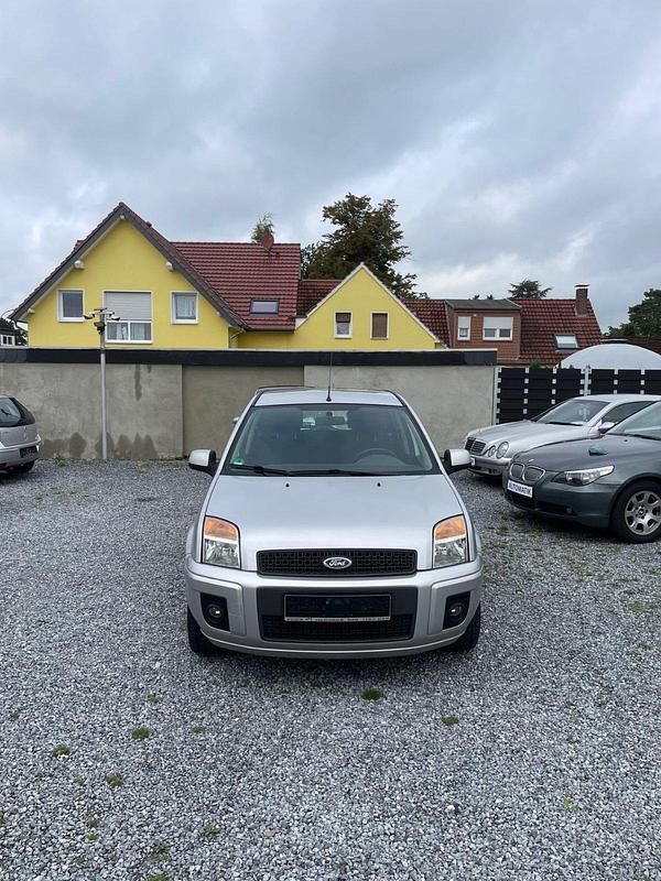 Grau Gebraucht 2012 Ford Fusion Kleinwagen | 2.399 € (Fairer Preis) - Bild 1/4