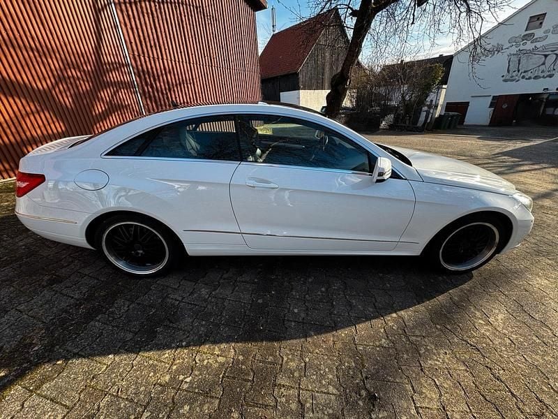 Gebraucht Mercedes E350 Avantgarde 306 PS (225 kW) 2012 Weiß Coupé