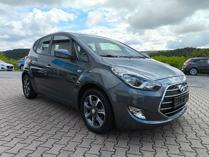 Grau Gebraucht 2016 Hyundai ix20 Kleinwagen | 12.180 € (Fairer Preis) - Bild 1/4