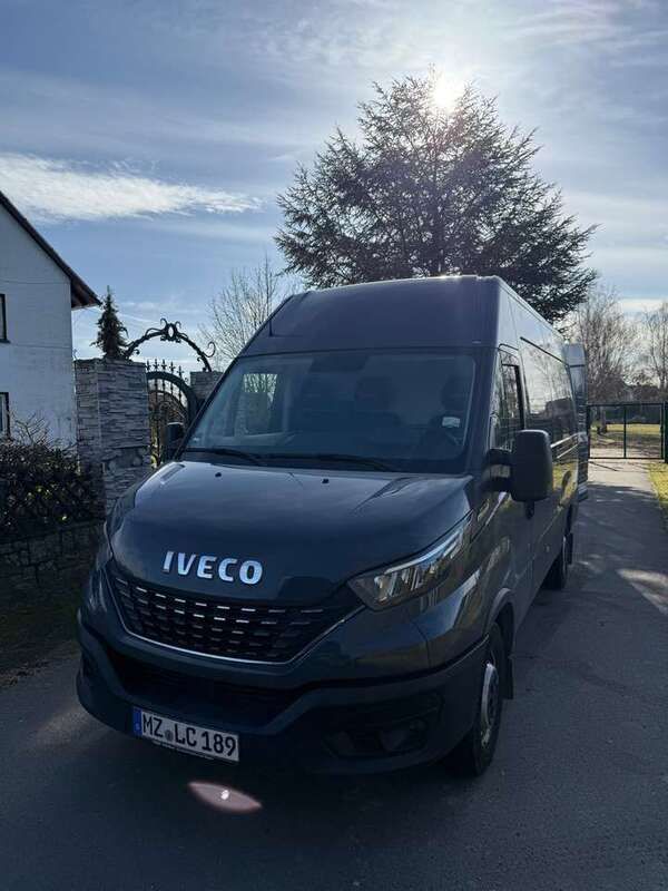 Grau Gebraucht 2021 Iveco Daily Van | 27.000 € (Fairer Preis) - Bild 1/4