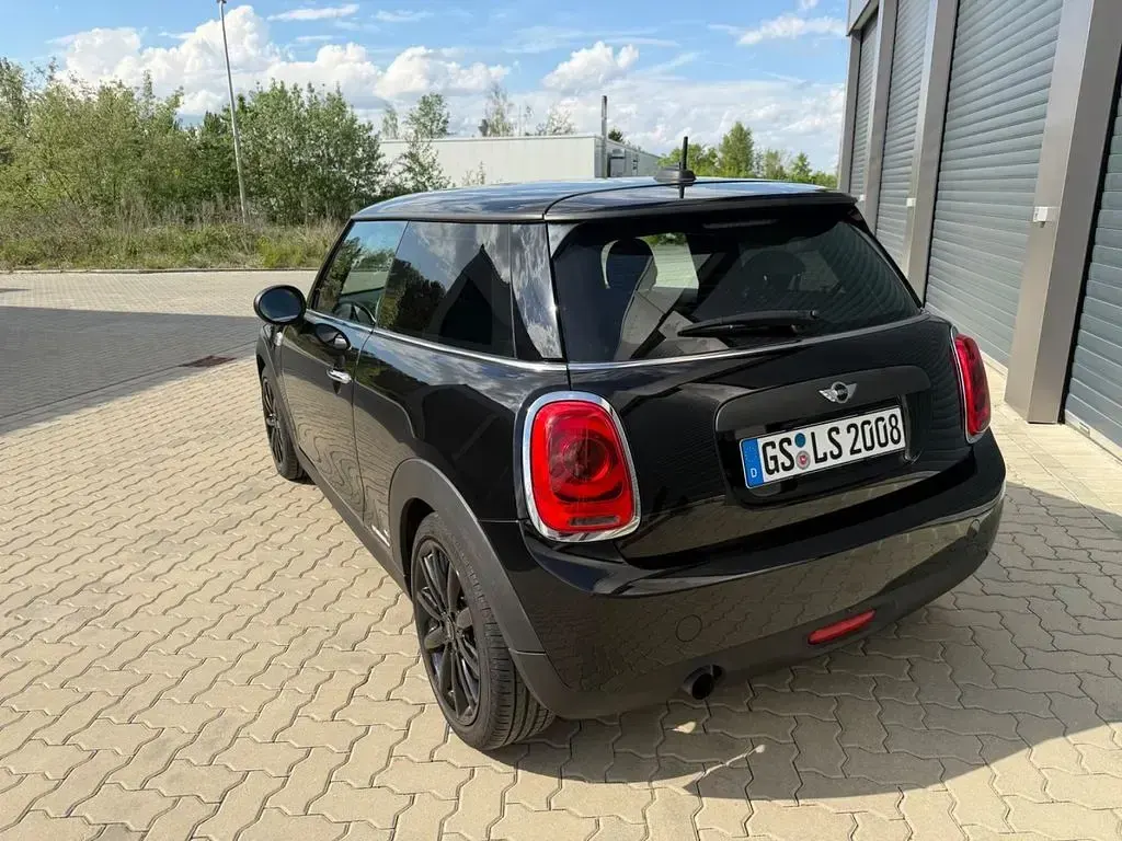 Używany Mini Cooper 102 KM (75 kW) 2016 Czarny Hatchback