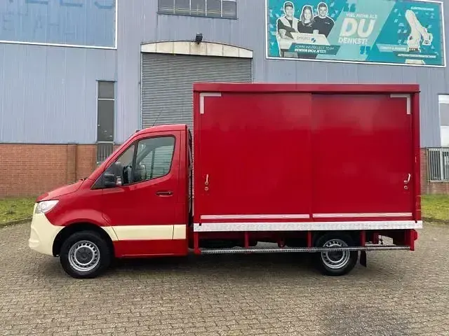 Używany Mercedes Sprinter 143 KM (105 kW) 2020 Czerwony Van