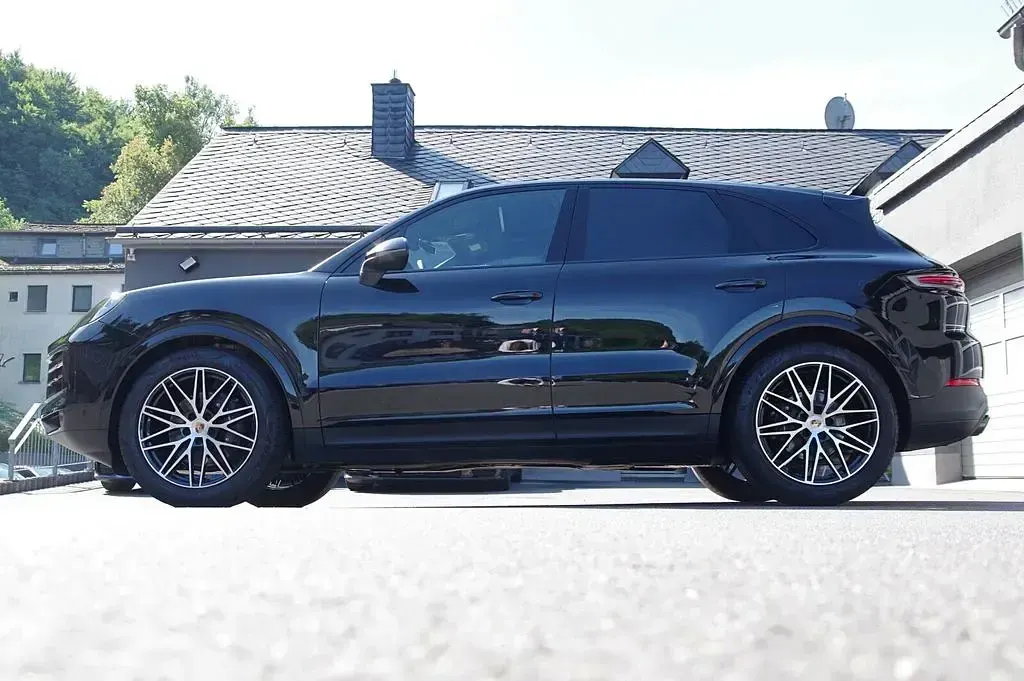 Gebraucht Porsche Cayenne 354 PS (260 kW) 2025 Schwarz SUV