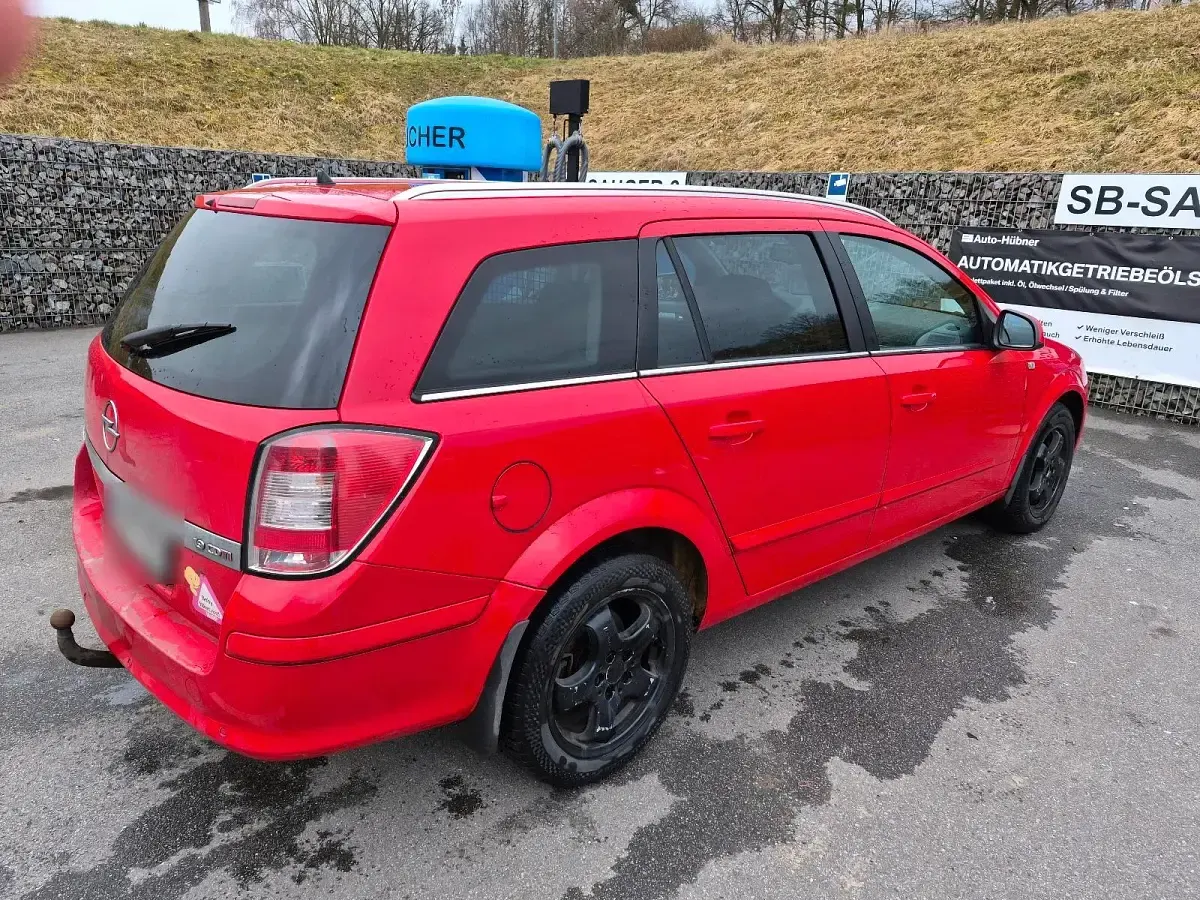 Gebraucht Opel Astra 150 PS (110 kW) 2010 Rot Kombi