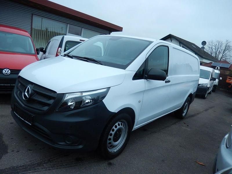 Weiß Gebraucht 2017 Mercedes Vito Limousine | 23.999 € (Teuer) - Bild 1/4