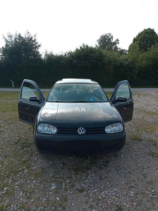 Schwarz Gebraucht 1999 VW Golf IV Kleinwagen | 370 € - Bild 1/4