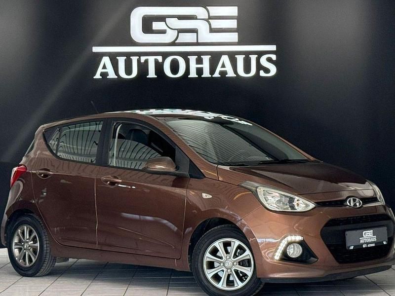 Gebraucht Hyundai i10 Edition 67 PS (49 kW) 2014 Braun Kleinwagen