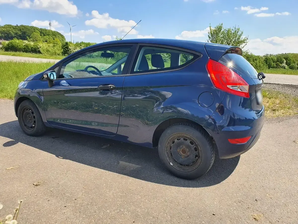 Gebraucht Ford Fiesta 60 PS (44 kW) 2011 Blau Kleinwagen