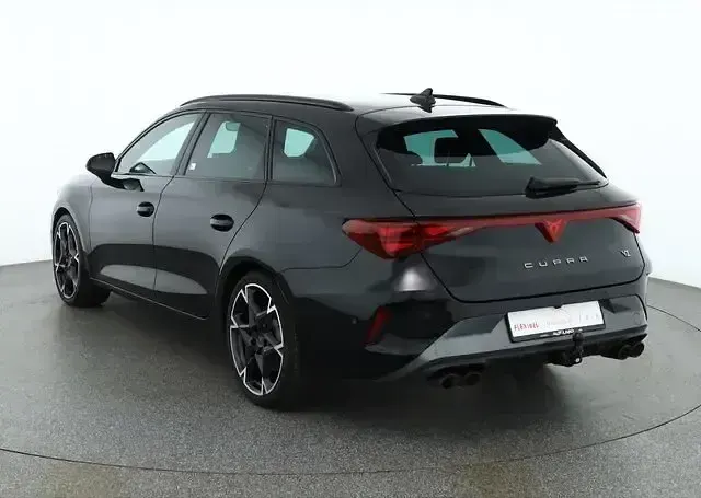 Nowe Cupra Leon VZ 333 KM (244 kW) 2025 Czarny Sedan/Limuzyna