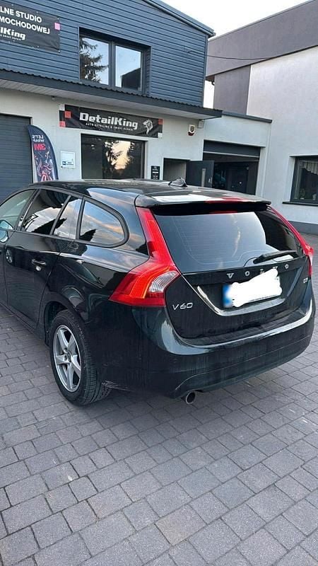 Gebraucht Volvo V60 150 PS (110 kW) 2016 Schwarz Kombi