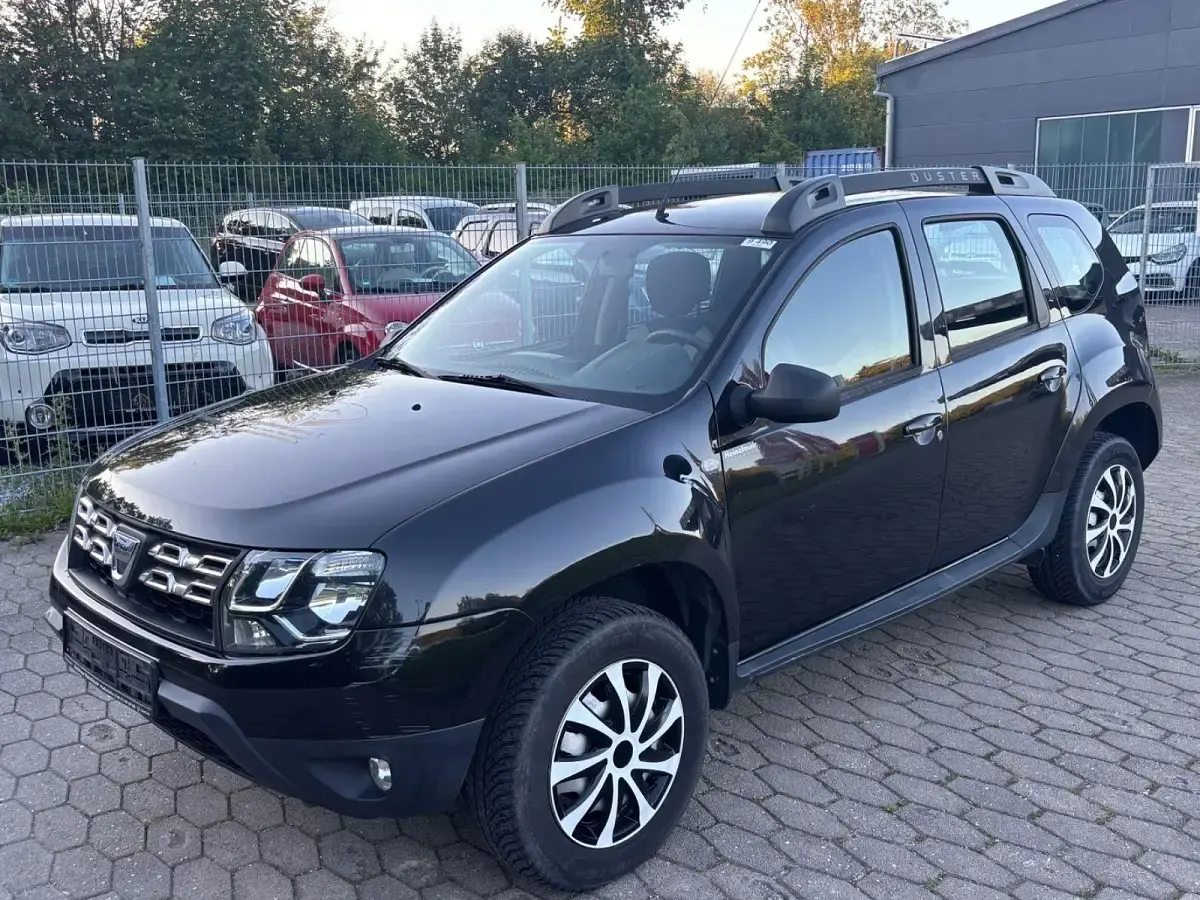 Gebraucht Dacia Duster Lauréate 109 PS (80 kW) 2017 Schwarz SUV