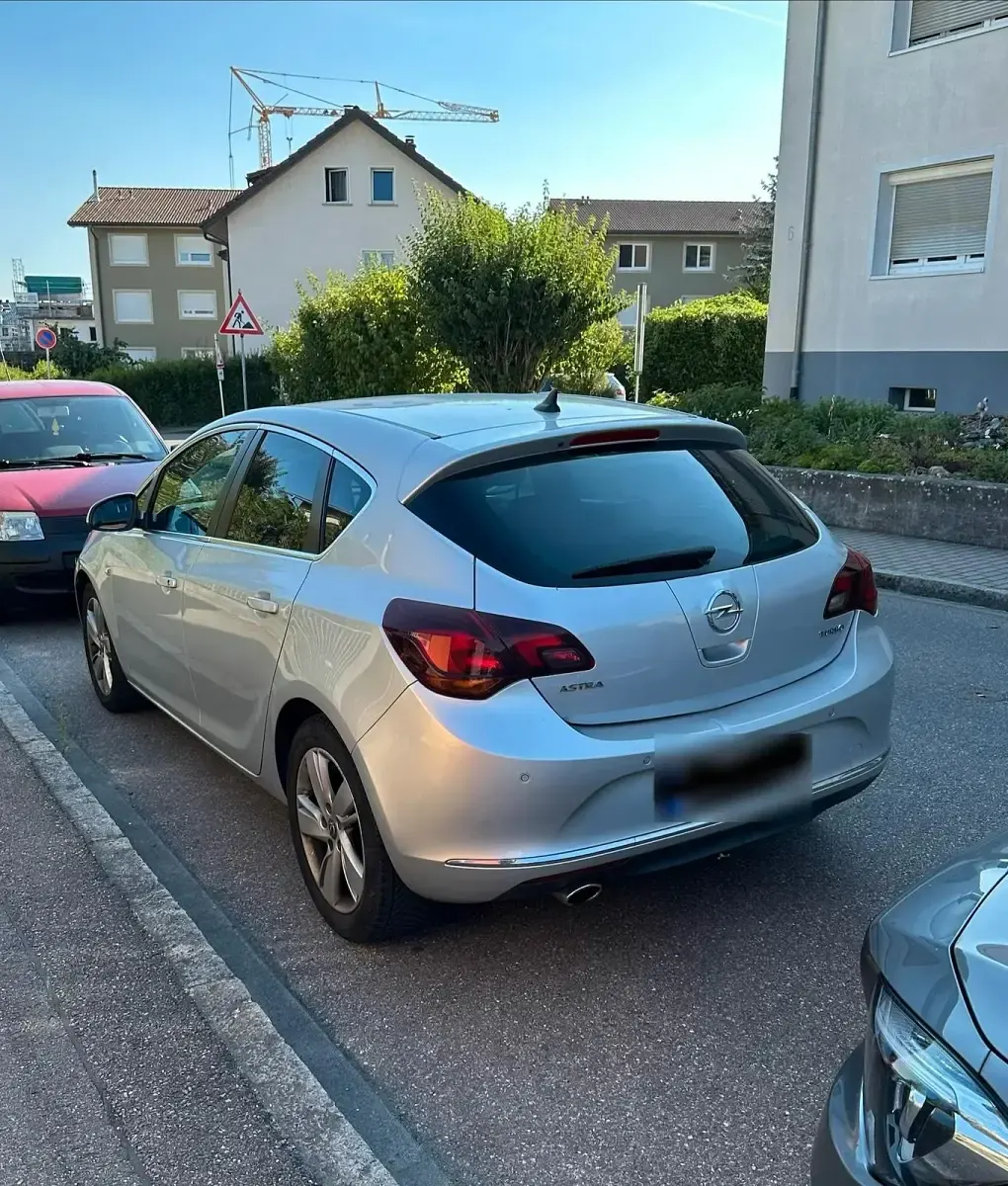 Gebraucht Opel Astra 180 PS (132 kW) 2013 Silber Limousine