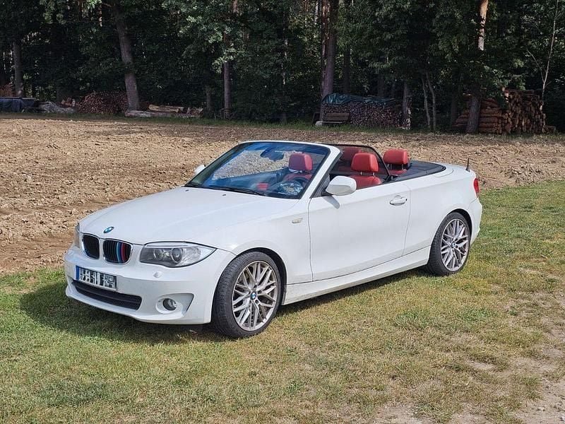 Weiß Gebraucht 2011 BMW 118 Cabriolet Cabrio | 5.900 € (Guter Preis) - Bild 1/4