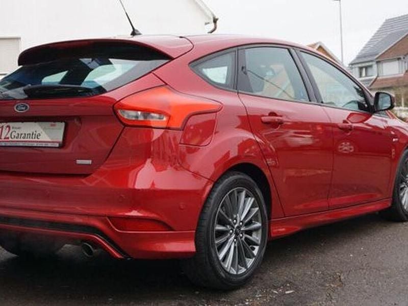 Gebraucht Ford Focus ST-Line 150 PS (110 kW) 2018 Rot Limousine