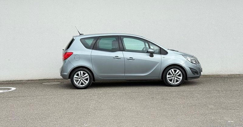 Gebraucht Opel Meriva Innovation 95 PS (69 kW) 2011 Silber Van / Kleinbus