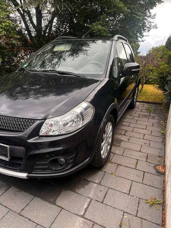 Schwarz Gebraucht 2012 Suzuki SX4 Style Kleinwagen | 5.099 € (Guter Preis) - Bild 1/4