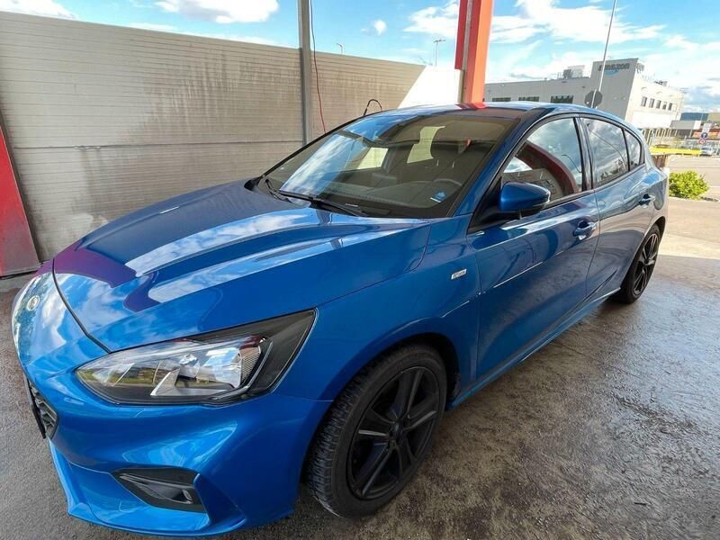Blau Gebraucht 2019 Ford Focus ST-Line Limousine | 16.000 € (Fairer Preis) - Bild 1/4